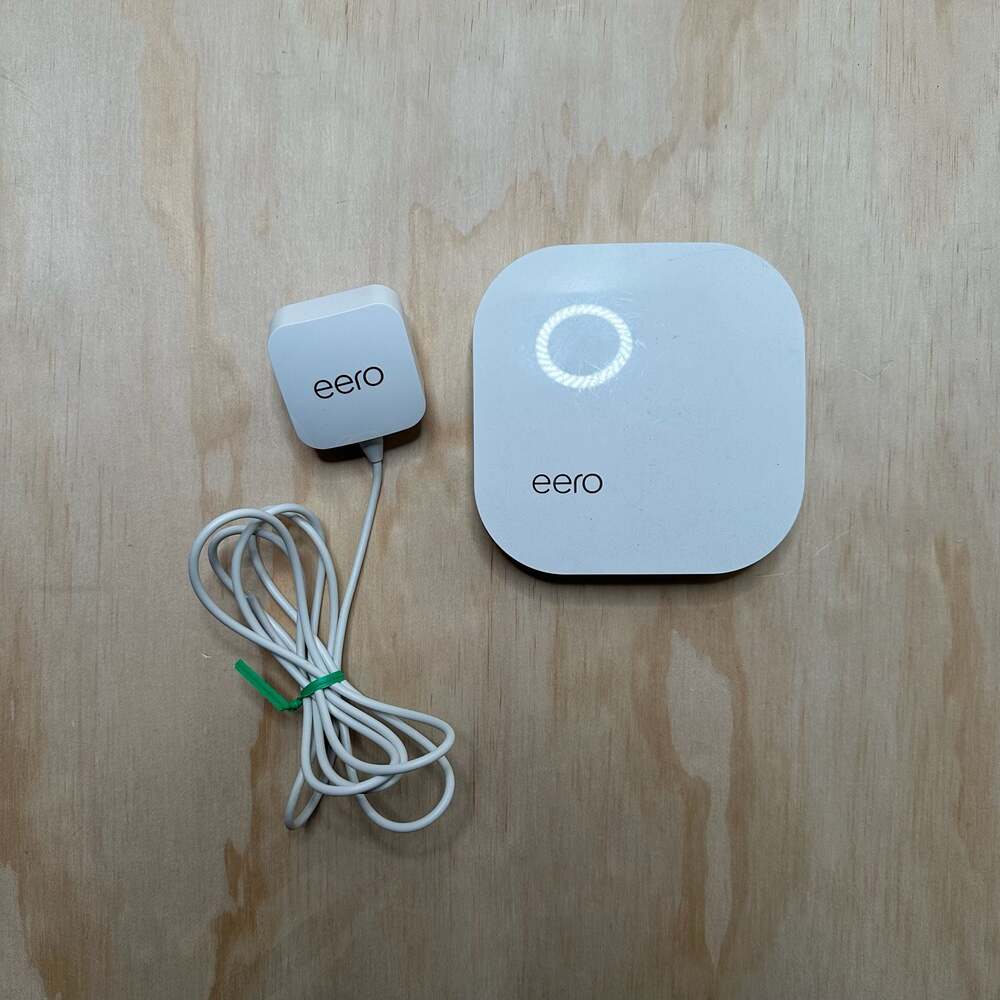 Eero First Generation Mesh Wi-Fi Router Model A010001 with Power Adapter